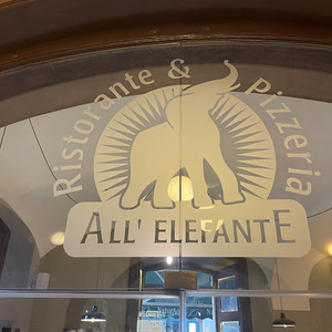 Elefántos étterem és pizzéria